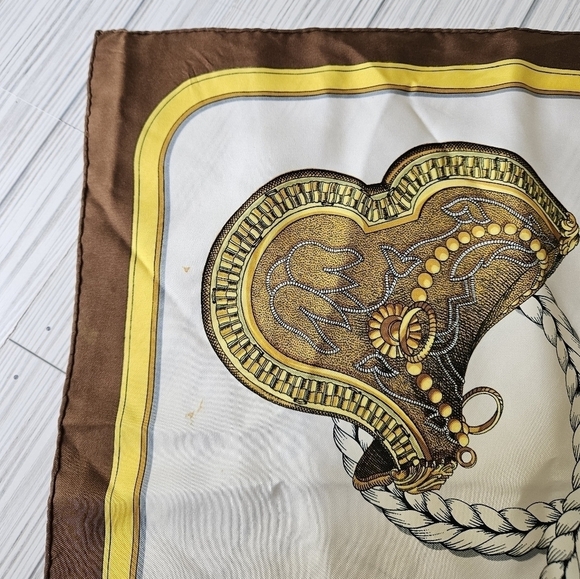 Hermès Paris Vintage Grand Apparat Silk Scarf 90 in Cream and Brown - Picture 2 of 16